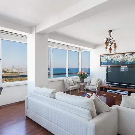 Laila's Seaview Penthouse * Larnaca