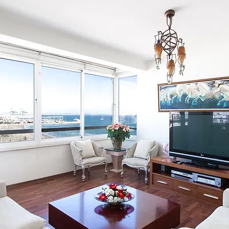 Laila's Seaview Penthouse Apartamento *